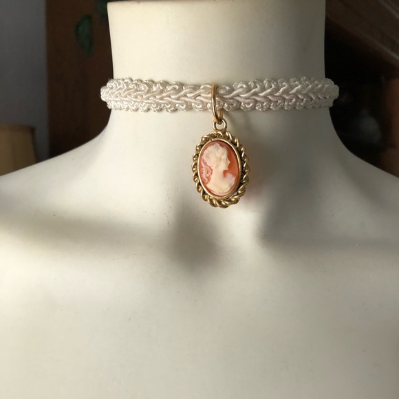 Express Jewelry - Vintage Cameo Pendant Choker Necklace